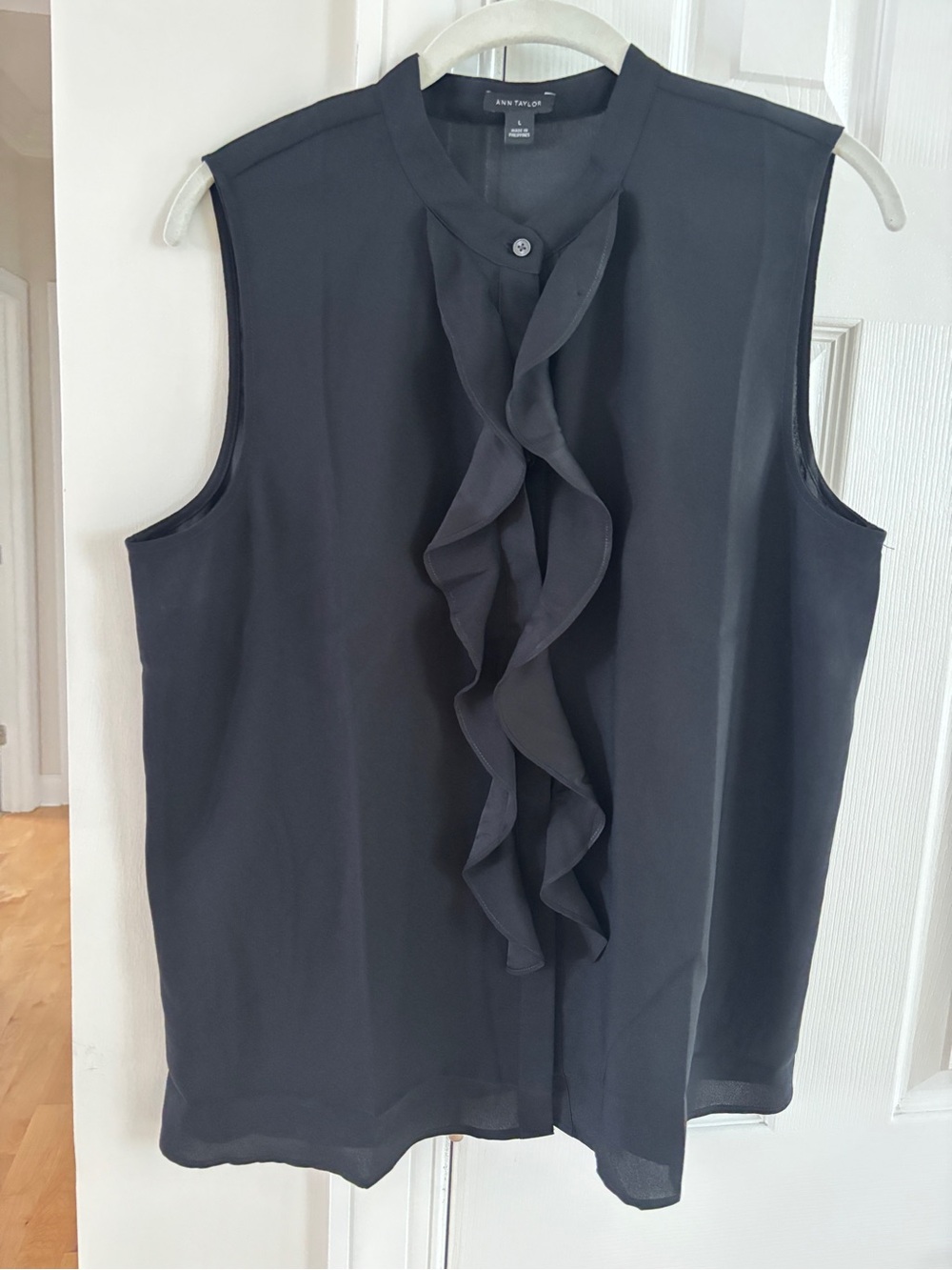 Ann Taylor Sleeveless Black Ruffle Front Blouse Size